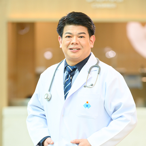 นายแพทย์ธนุตม์ ก้วยเจริญพานิชก์ ผู้อำนวยการโรงพยาบาล 